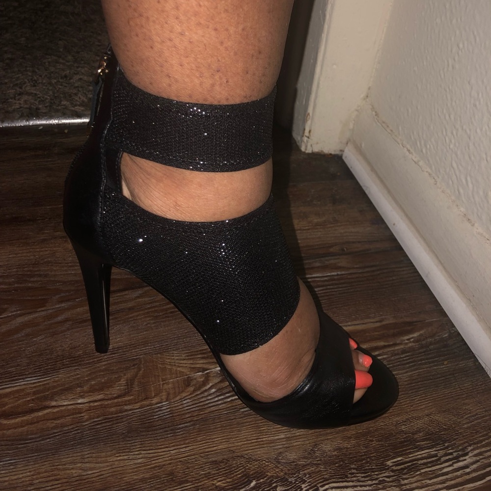 Guess Multi Black Fabric!